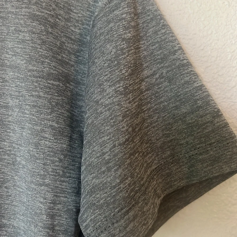Nike Dri-Fit Gray Athletic Shirt Size Extra Small - Picture 4 of 8